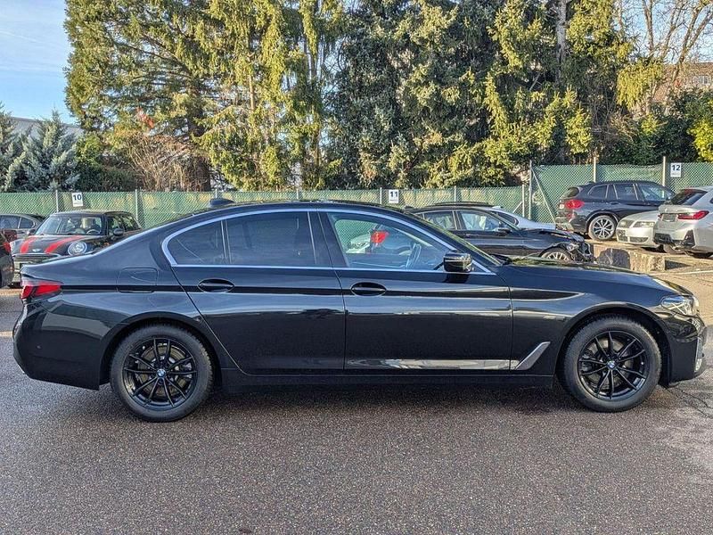 Gebraucht BMW 520 Luxury Line 190 PS (139 kW) 2022 Saphirschwarz (metallic) Limousine