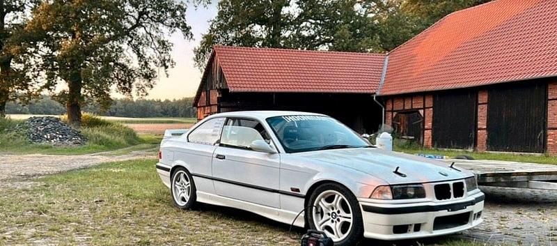 Weiß Gebraucht 1994 BMW 325 Sport Line Coupé | 14.600 € - Bild 1/4