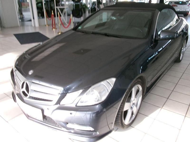 Gebraucht Mercedes E220 170 PS (125 kW) 2013 Grau Cabrio