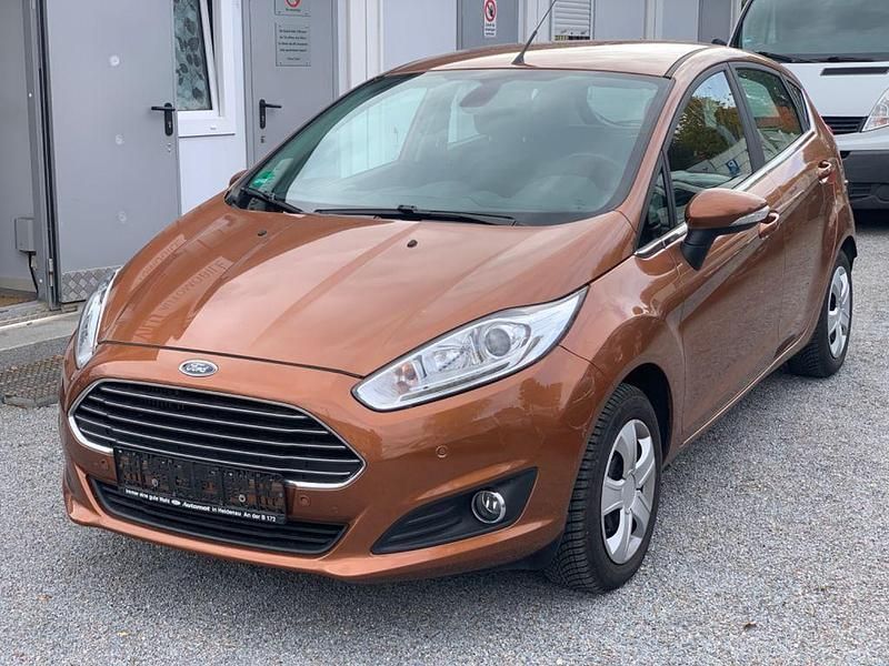 Braun Gebraucht 2015 Ford Fiesta Titanium Limousine | 7.890 € (Fairer Preis) - Bild 1/4