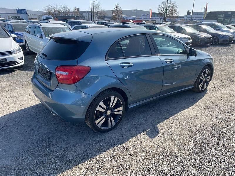 Gebraucht Mercedes A220 177 PS (130 kW) 2015 Blau Limousine