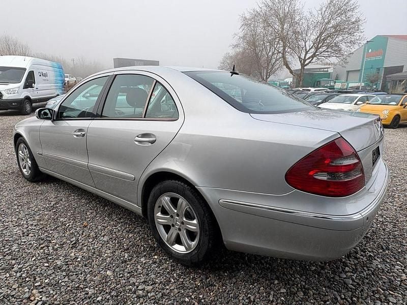 Gebraucht Mercedes E220 150 PS (110 kW) 2003 Silber Limousine