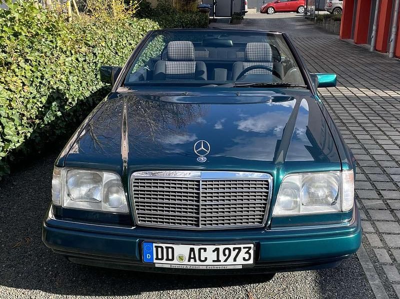 Gebraucht Mercedes E200 136 PS (100 kW) 1997 Grün Cabrio