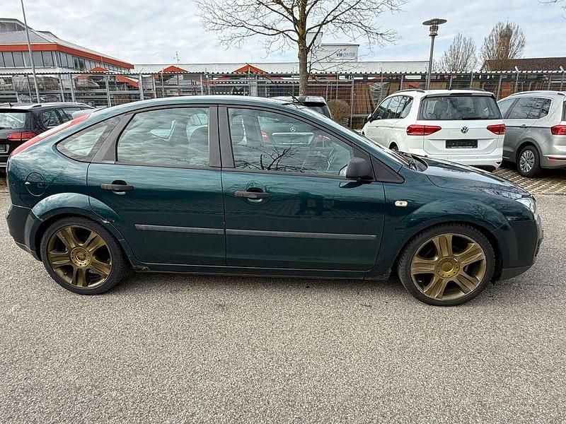 Gebraucht Ford Focus Trend 116 PS (85 kW) 2005 Grün Limousine