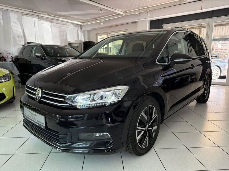 Schwarz Gebraucht 2021 VW Touran Highline Van / Kleinbus | 27.900 € (Teuer) - Bild 1/4