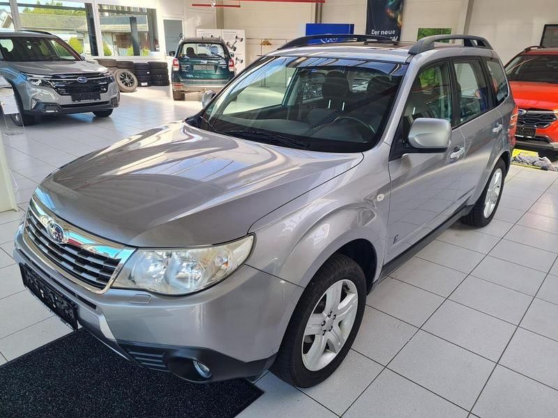 Silber Gebraucht 2010 Subaru Forester SUV | 12.490 € - Bild 1/4