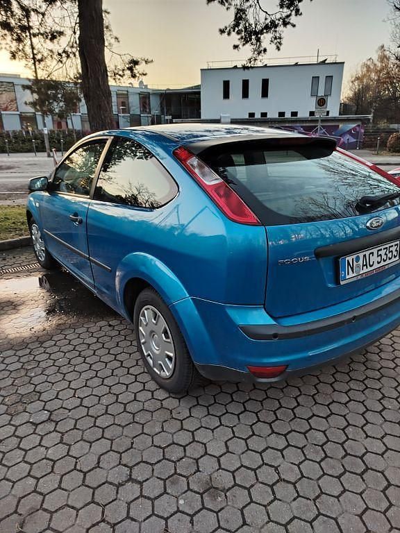 Gebraucht Ford Focus Trend 101 PS (74 kW) 2005 Blau Limousine