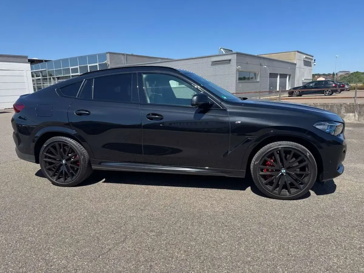 Gebraucht BMW X6 M 530 PS (389 kW) 2022 Saphirschwarz SUV