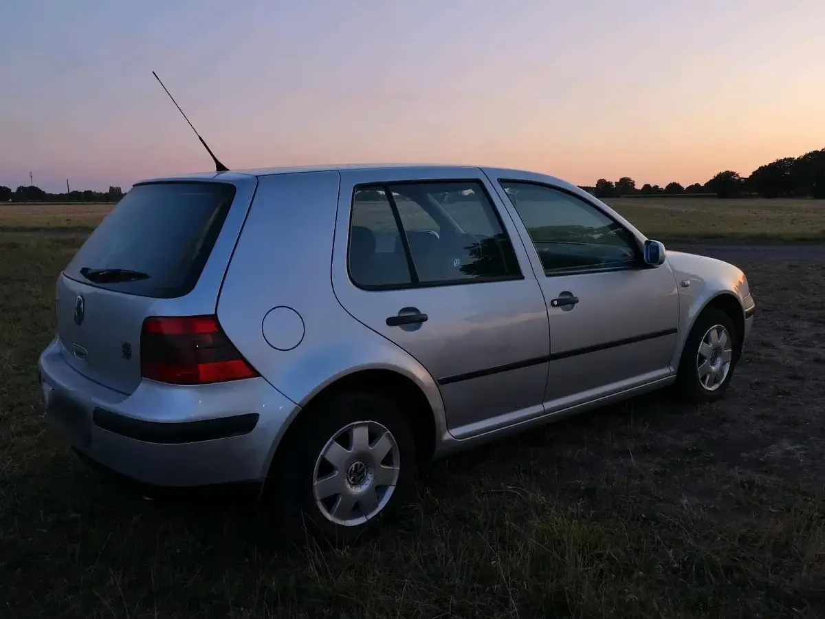 Gebraucht VW Golf IV Edition 75 PS (55 kW) 2001 Silber Kleinwagen