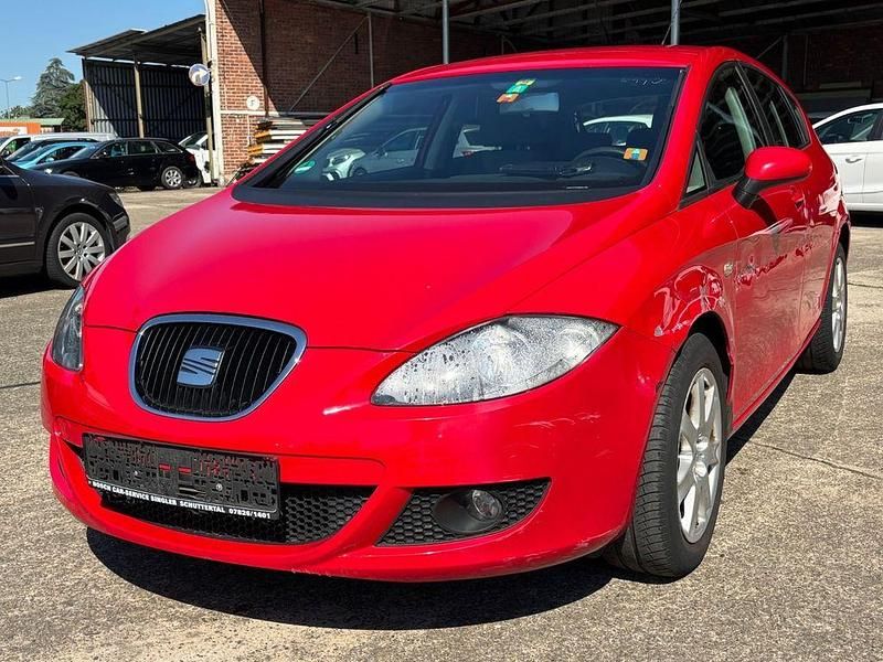 Rojo emocion Gebraucht 2006 Seat Leon Reference Limousine | 1.499 € (Fairer Preis) - Bild 1/4