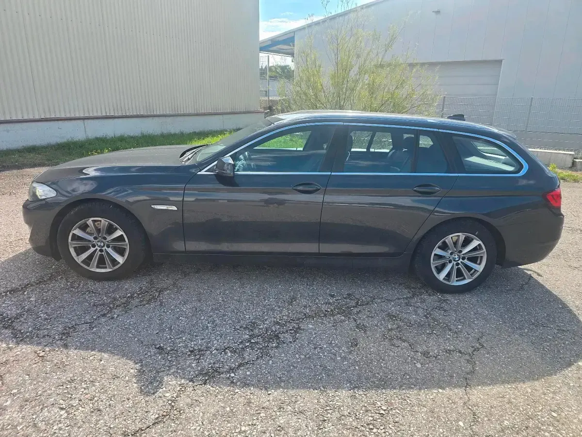Gebraucht BMW 530 258 PS (189 kW) 2012 Grau Kombi