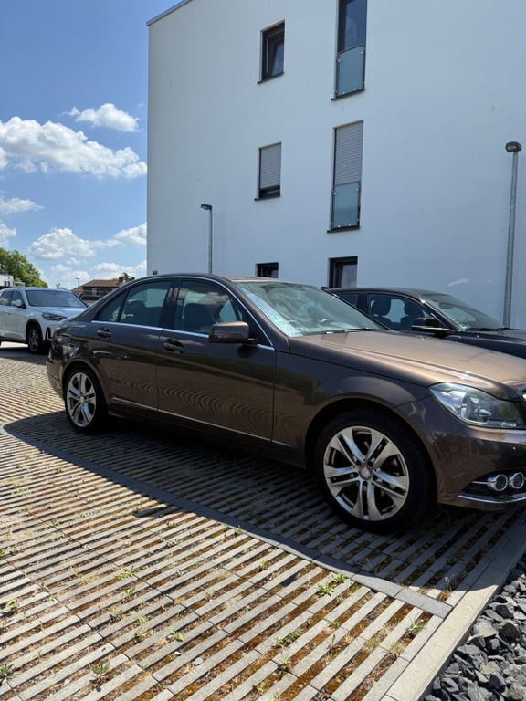 Braun Gebraucht 2013 Mercedes C180 Avantgarde Limousine | 9.000 € (Guter Preis) - Bild 1/4