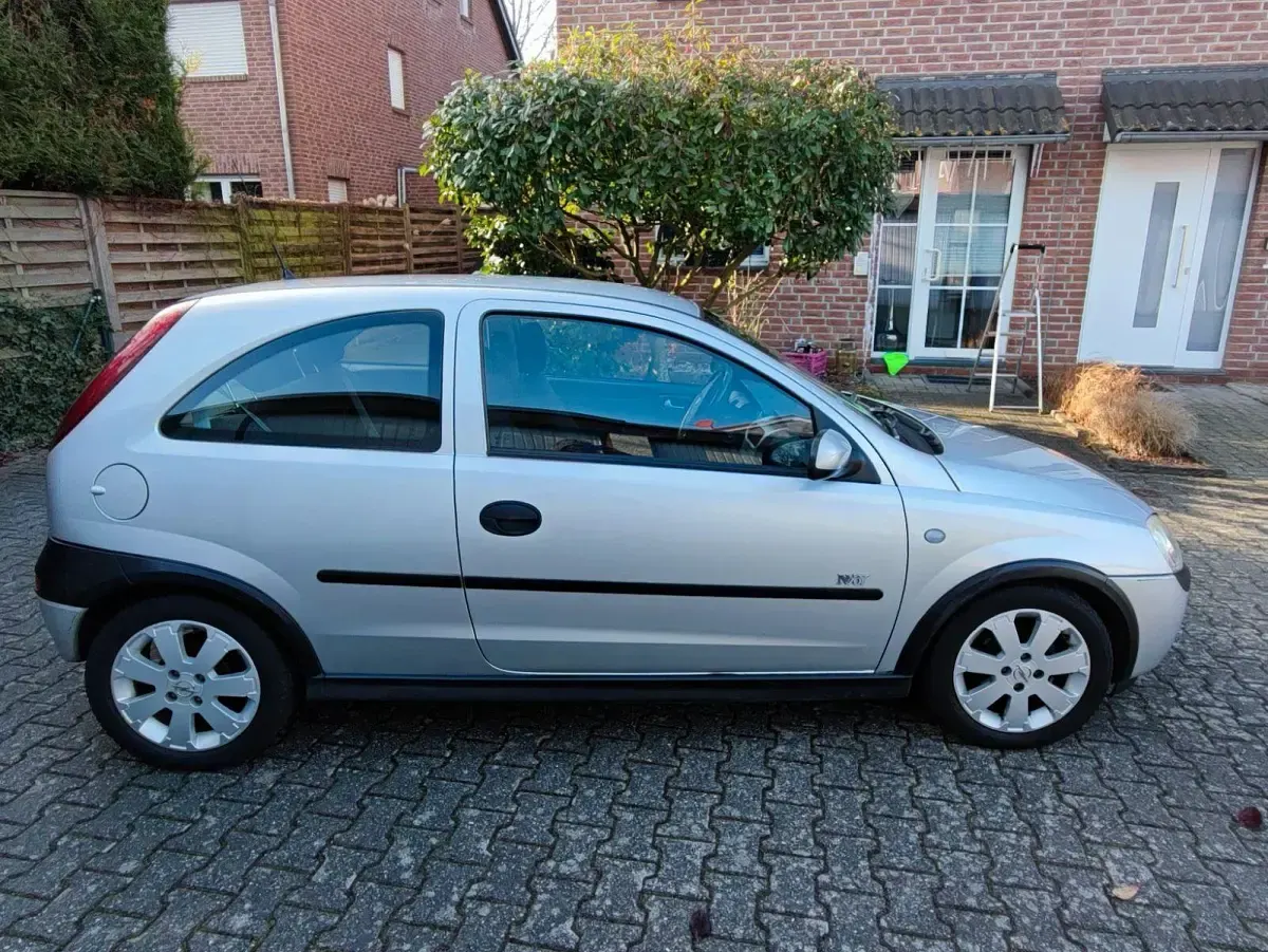Gebraucht Opel Corsa Njoy 58 PS (42 kW) 2003 Silber Kleinwagen