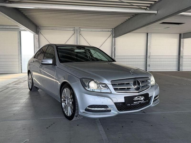 Silber Gebraucht 2012 Mercedes C350 Limousine | 14.899 € (Fairer Preis) - Bild 1/4