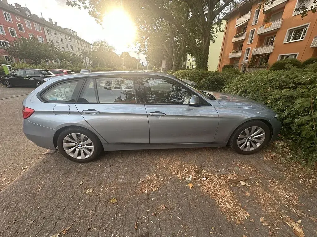 Gebraucht BMW 320 184 PS (135 kW) 2013 Blau Kombi