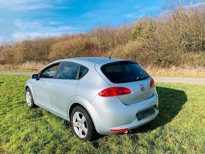 Gebraucht Seat Leon 140 PS (102 kW) 2010 Silber Limousine