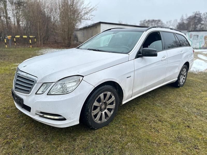 Gebraucht Mercedes E200 136 PS (100 kW) 2011 Weiß Kombi