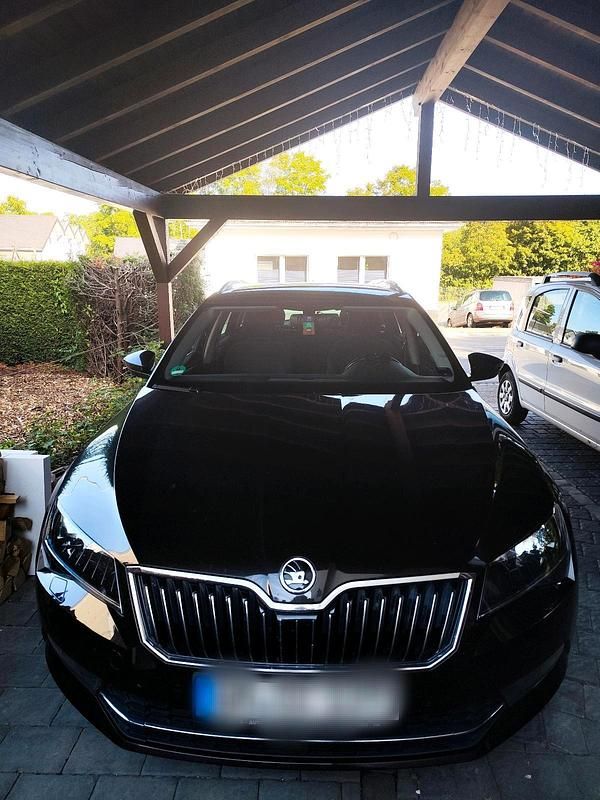 Braun Gebraucht 2016 Skoda Superb Kombi | 12.300 € (Guter Preis) - Bild 1/4