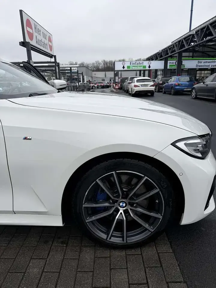 Gebraucht BMW 330 M Sport 185 PS (136 kW) 2020 Weiß Limousine