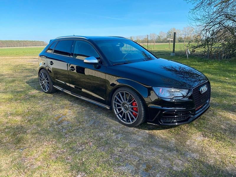 Schwarz Gebraucht 2014 Audi S3 Kleinwagen | 27.999 € - Bild 1/4