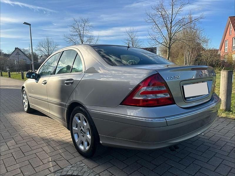 Gebraucht Mercedes C220 Elegance 150 PS (110 kW) 2005 Gold Limousine