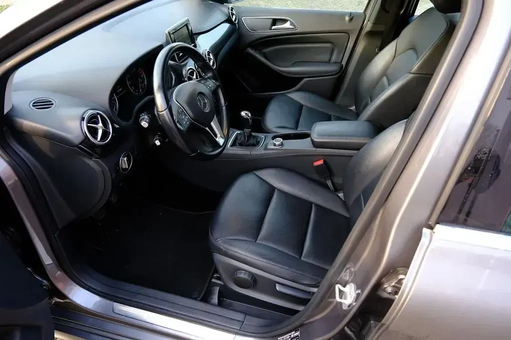 Gebraucht Mercedes B180 Ambition 122 PS (89 kW) 2014 Grau Kleinwagen