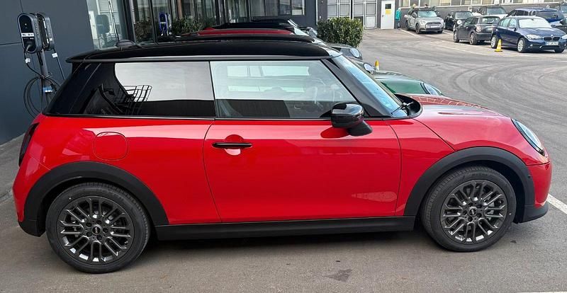 Gebraucht Mini Cooper Chili 114 kW (156 PS) 2025 Rot Kleinwagen