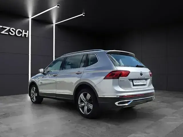 Gebraucht VW Tiguan Allspace Elegance 190 PS (139 kW) 2022 Pyrit silber metallic SUV
