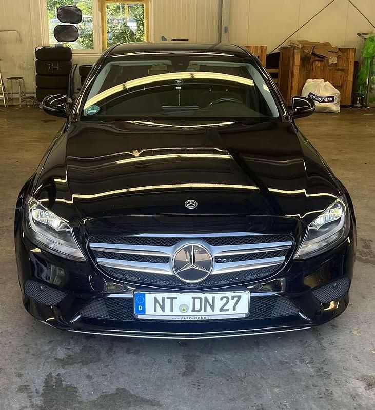 Schwarz Gebraucht 2020 Mercedes C220 Limousine | 18.200 € (Superpreis) - Bild 1/4