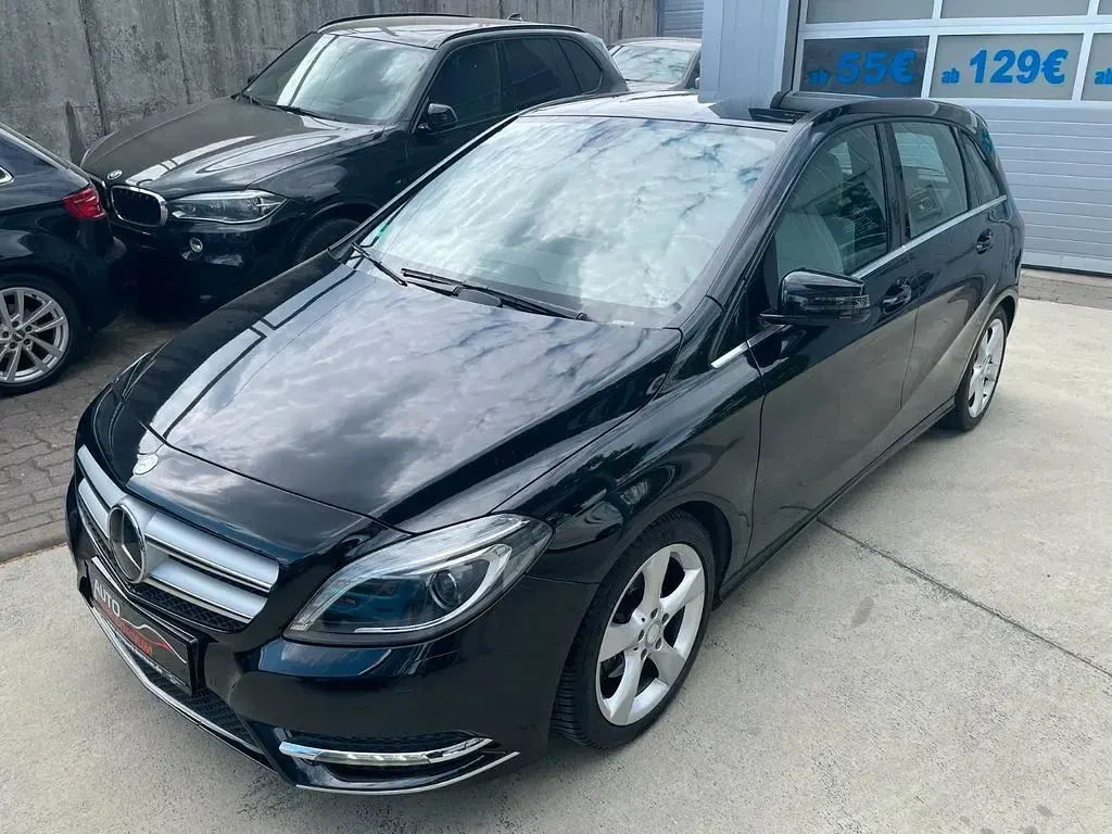 Gebraucht Mercedes B180 Sport 122 PS (89 kW) 2014 Schwarz Van / Kleinbus