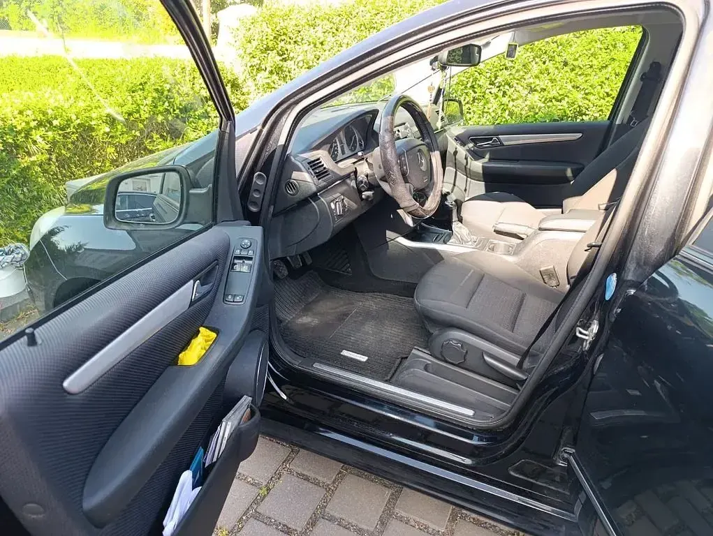 Gebraucht Mercedes B180 109 PS (80 kW) 2010 Schwarz Van / Kleinbus