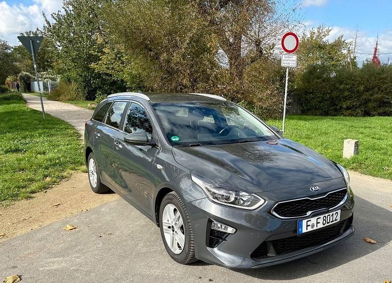 Grau Gebraucht 2020 Kia Ceed Sportswagon Kombi | 13.900 € (Superpreis) - Bild 1/4