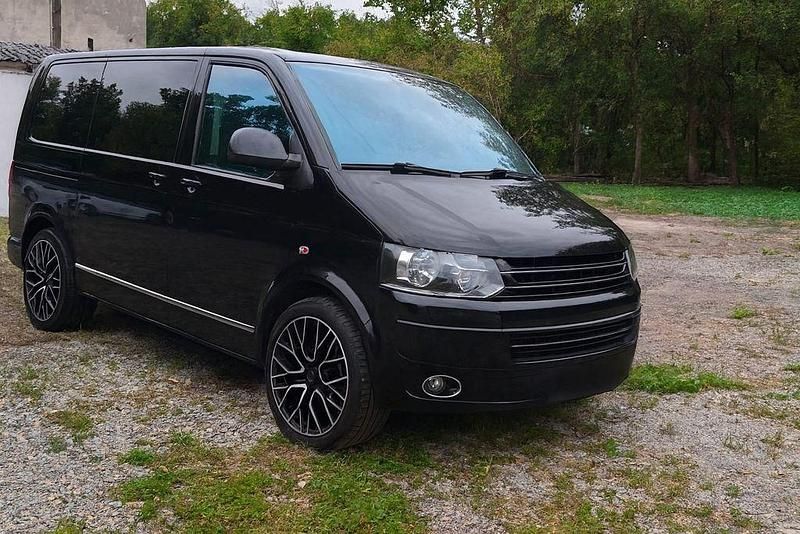 Gebraucht VW Multivan 179 PS (131 kW) 2011 Schwarz Van