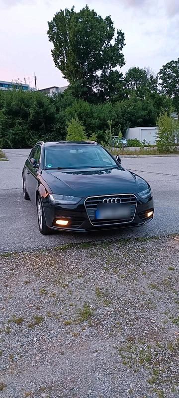 Schwarz Gebraucht 2015 Audi A4 Kombi | 10.900 € (Teuer) - Bild 1/4