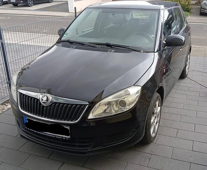 Schwarz Gebraucht 2014 Skoda Fabia Ambition Kleinwagen | 3.000 € (Teuer) - Bild 1/4