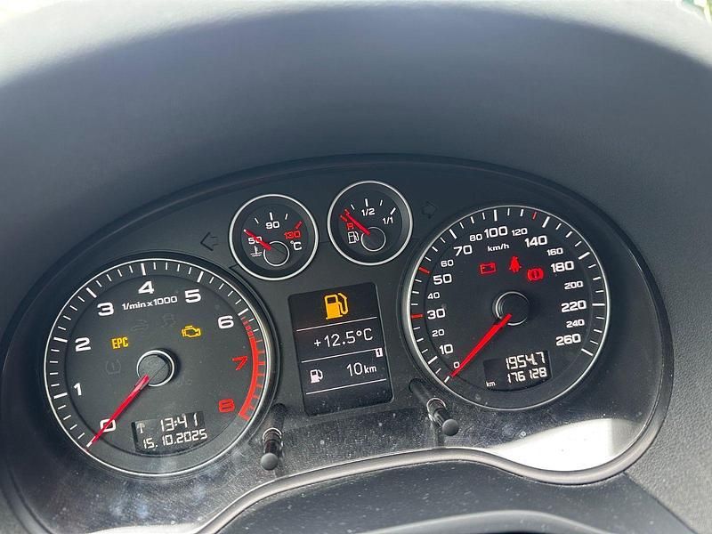 Second-hand Audi A3 Attraction 125 CP (91 kW) 2009 Negru Hatchback