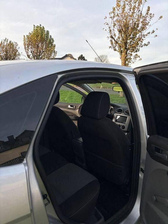 Silber Gebraucht 2009 Ford Focus Sport Limousine | 2.250 € (Guter Preis) - Bild 1/4