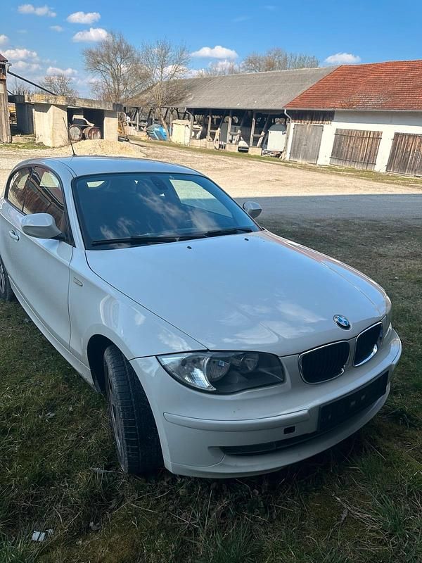 Gebraucht BMW 118 143 PS (105 kW) 2012 Weiß Kleinwagen