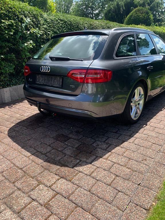 Gebraucht Audi A4 S-Line 177 PS (130 kW) 2015 Grau Kombi