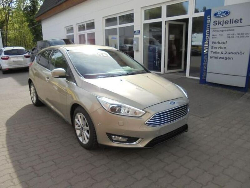 Grau Gebraucht 2016 Ford Focus Titanium Limousine | 11.850 € (Fairer Preis) - Bild 1/4