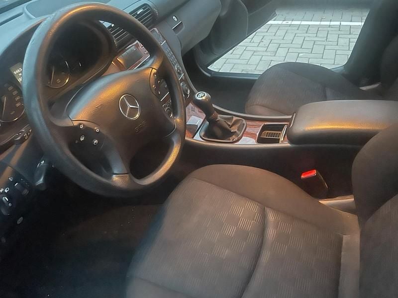 Usata Mercedes C180 143 CV (105 kW) 2006 Nero Berlina