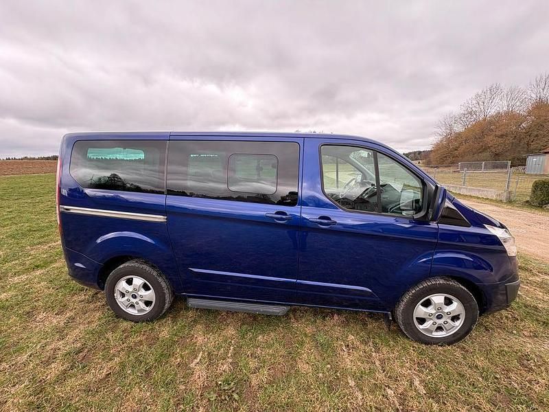 Gebraucht Ford Tourneo Titanium 155 PS (114 kW) 2016 Blau Van / Kleinbus