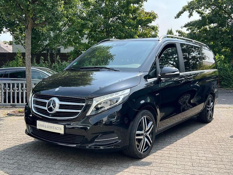 Schwarz Gebraucht 2014 Mercedes V250 Edition 1 Van / Kleinbus | 32.900 € (Fairer Preis) - Bild 1/4