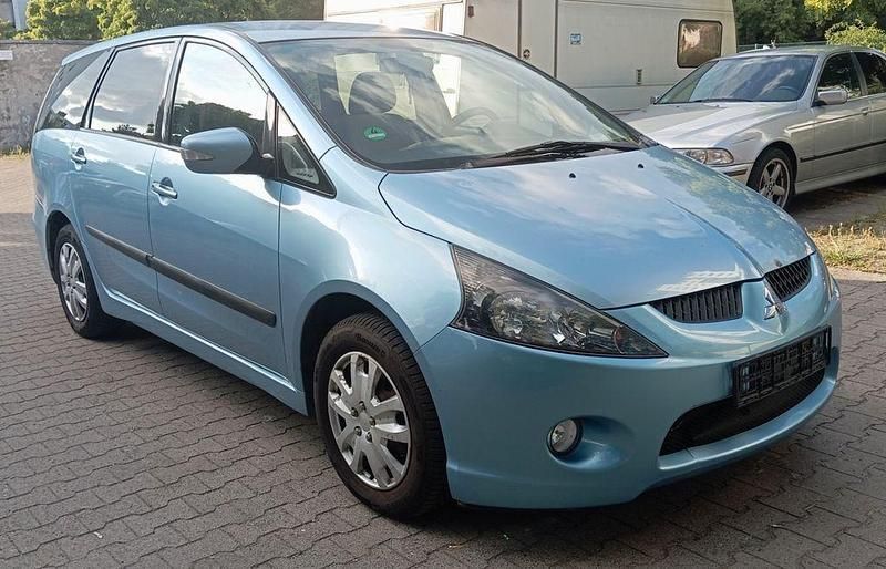 Blau Gebraucht 2004 Mitsubishi Grandis Intense Van / Kleinbus | 2.499 € (Fairer Preis) - Bild 1/4