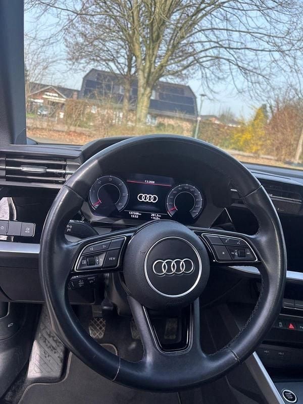 Gebraucht Audi A3 Edition .1 116 PS (85 kW) 2022 Schwarz Limousine