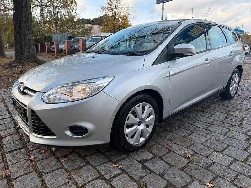Silber Gebraucht 2014 Ford Focus Limousine | 3.999 € (Guter Preis) - Bild 1/4