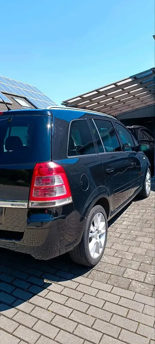 Gebraucht Opel Zafira 115 PS (84 kW) 2009 Schwarz Van / Kleinbus