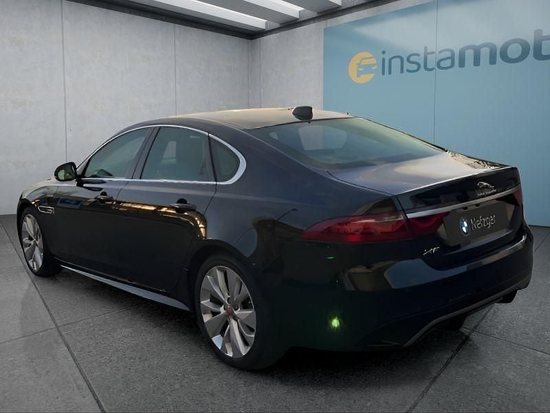 Gebraucht Jaguar XF R-Dynamic 250 PS (183 kW) 2022 Schwarz Limousine