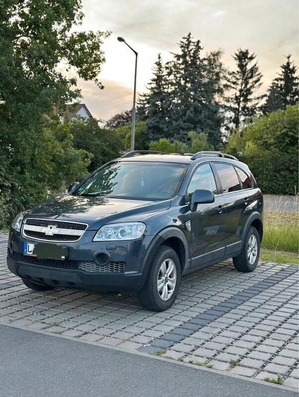 Grau Gebraucht 2008 Chevrolet Captiva SUV | 3.950 € (Fairer Preis) - Bild 1/4