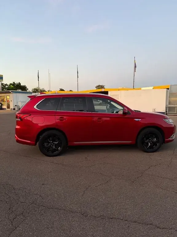Gebraucht Mitsubishi Outlander P-HEV Top 224 PS (164 kW) 2021 Rot SUV